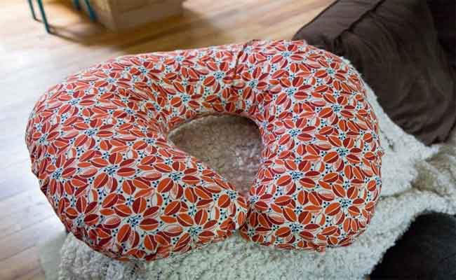 وسادة الرضاعة أساسية للأم والطفل…ما أهميتها؟