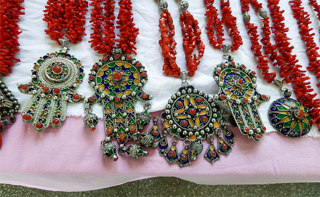 احتفالات عيد الحلي التقليدية بآث يني تعود في دورة جديدة انطلاقا من 28 يوليو المقبل بعد توقف  بسبب جائحة كورونا…