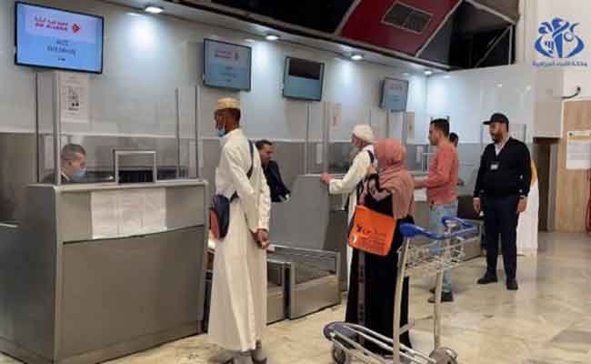 مغادرة أول فوج من المعتمرين نحو البقاع المقدسة بعد توقف دام سنتين