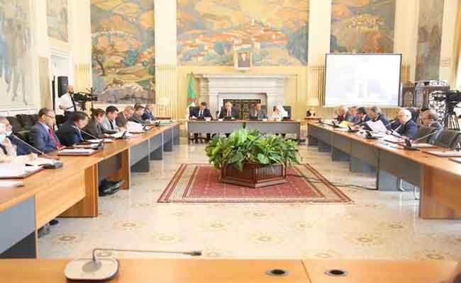 طبي يعرض أربعة مشاريع قوانين أمام لجنة الشؤون القانونية لمجلس الأمة