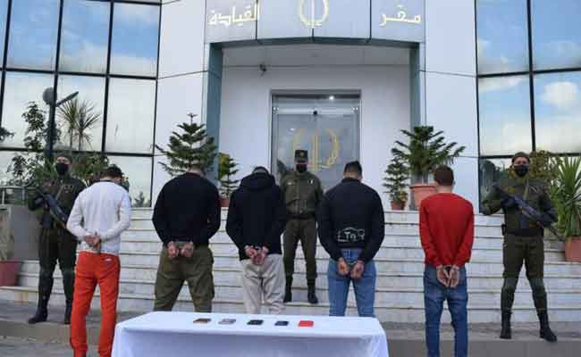 توقيف عصابة إجرامية تحترف السرقة باستغلال الفايسبوك بتيزي وزو