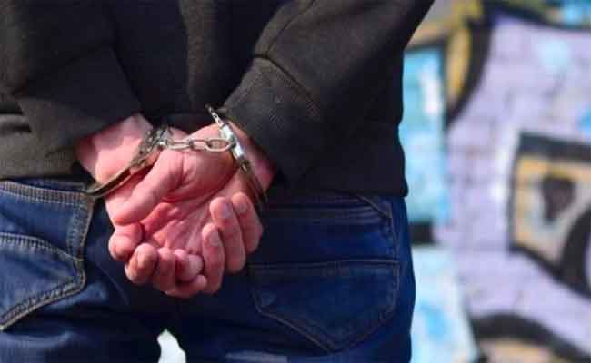 توقيف عصابة إجرامية مسلحة سرقت مصنعا و احتجزت شخصا داخله بالعاصمة