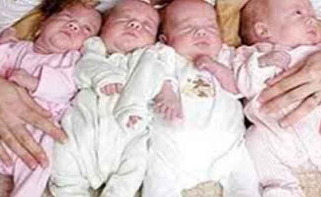 سيدة تلد توأمين ولدين و بنتين بالشلف