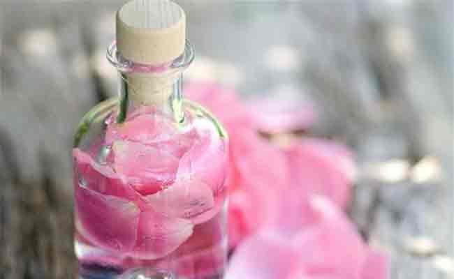 ماء الورد…كنز ثمين لجمال وشباب بشرة الوجه