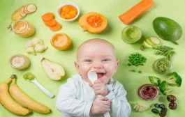 الفواكه مهمّة لطفلك بعمر الستة أشهر...إليك طريقة تقديمها له!