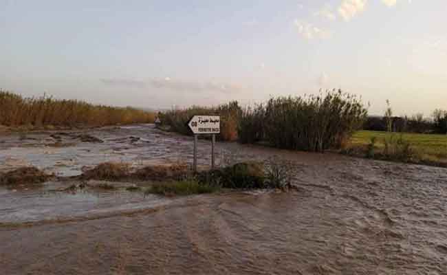 غلق الطريق الولائي رقم 4 بالحوامد بالمسيلة بسبب الأمطار
