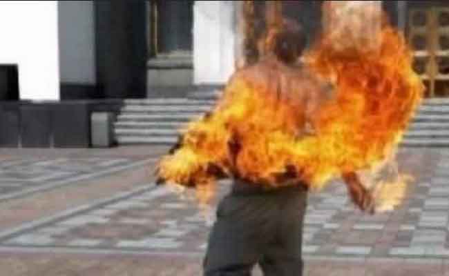 إضرام شخص النار في جسده احتجاجا على إقصائه من امتياز أمام دائرة تنس بالشلف