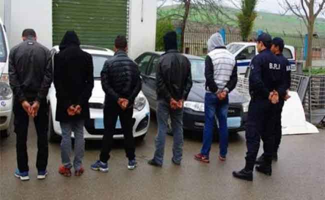 أمن العاصمة يطيح بعصابة إجرامية تحترف تجارة المخدرات و يفكك عصابة أحياء