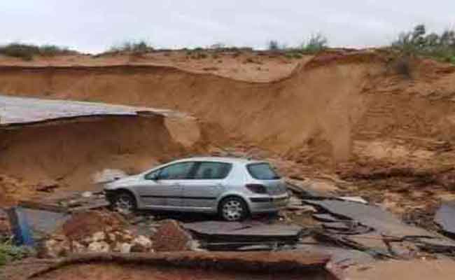 الأمطار الغزيرة تتسبب في انهيار طريق شاطئ وريعة بمستغانم