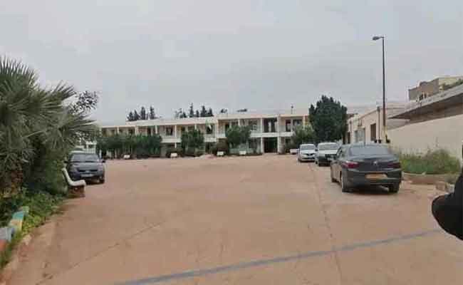 منع ركن السيارات داخل المدارس بالشلف