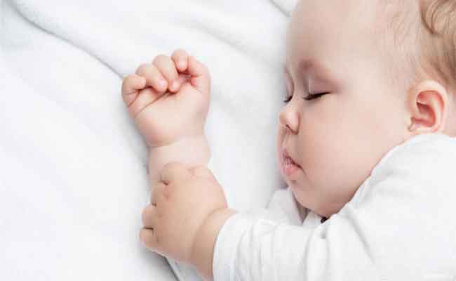 كيف يكون نوم الرضيع في الشهر الخامس من عمره؟