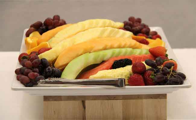 أي فواكه تُعتبر كمية الكربوهيدرات فيها منخفضة؟