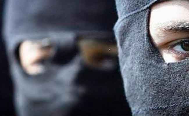 سطو ملثمين على وكالة تأمين و اعتداء على مسيرها بالوادي