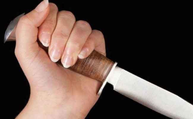 مراهق يقدم على طعن والدته و شقيقته بخنجر بتيارات