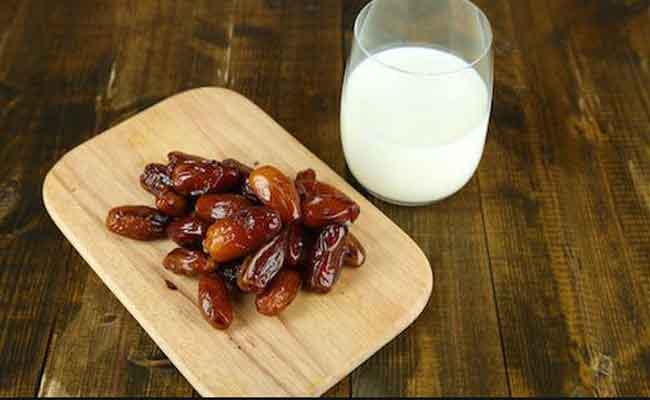 التمر والحليب…فوائد كثيرة للحامل في كوبٍ واحد!