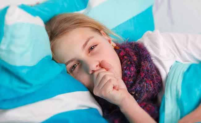 طفلك يعاني من الكحّة وقت النوم؟ ساعديه للتخلّص منها…