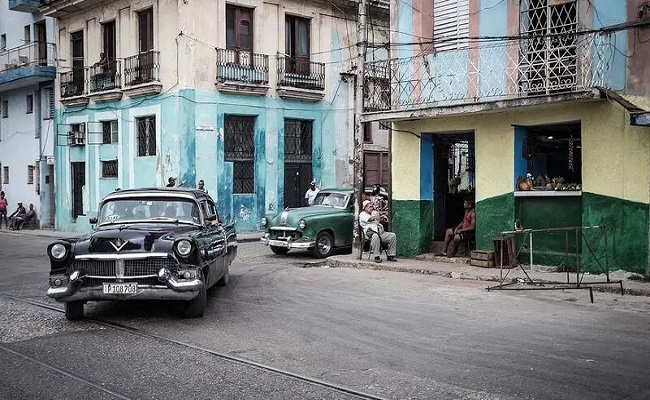 أمريكا تخفّف العقوبات عن كوبا