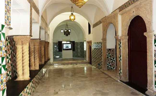 20 حرفيا مبدعا في معرض للخزف الفني بقصر رياس البحر بالعاصمة…