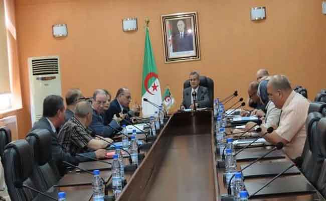 إشراف بن بوزيد على تنصيب اللجنة المشتركة المكلفة بالنظام التعاقدي