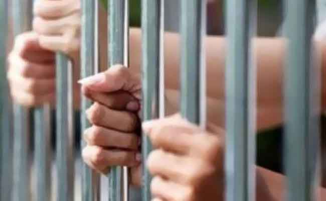 إدانة 4 أشخاص بـ3 سنوات حبسا نافذا تورطوا في تسريب امتحانات المتوسط بالمغير بالوادي