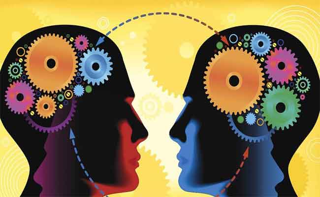 سبب علمي وراء تقليدنا للآخرين…تعرّفوا عليه!