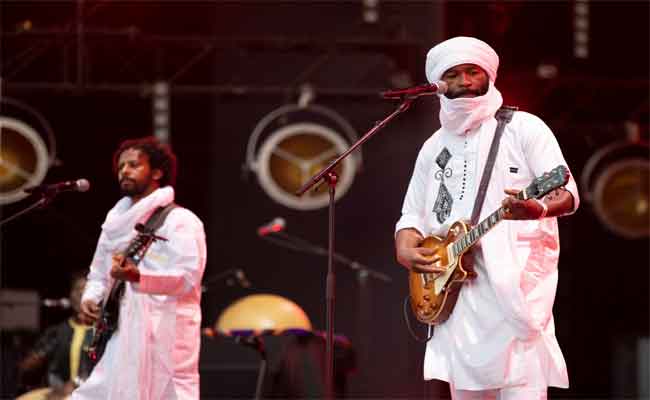 فرقة “تيكوباوين” التارقية تتألق في سهرة فنية بأوبرا الجزائر…