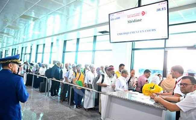 مغادرة أول فوج للحجاج الجزائريين أرض الوطن نحو البقاع المقدسة