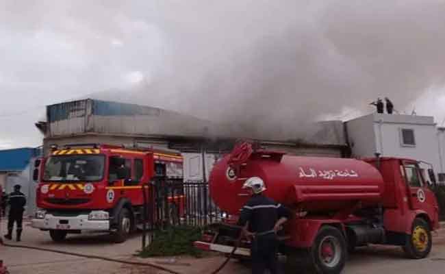 النيران تلتهم مستودعا لتخزين مواد التعليب بالشلف