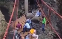 انهيار جسر مشاة في المكسيك لحظة افتتاحه