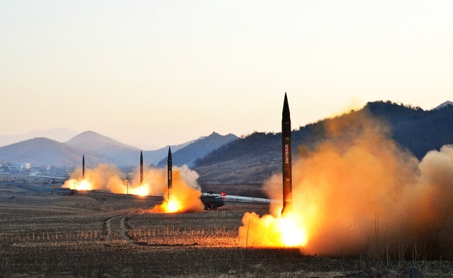 كوريا الشمالية تطلق وابلا من الصواريخ بعد مناورات بين سول وواشنطن