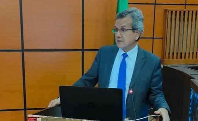 بن بوزيد يشدد على أهمية تحسين ظروف الاستقبال للمرضى وذويهم