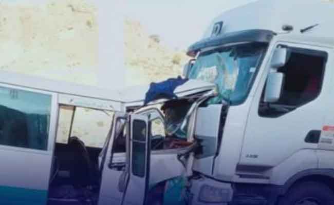 اصطدام بين حافلة وشاحنة يخلف 26 مصابا بتلمسان