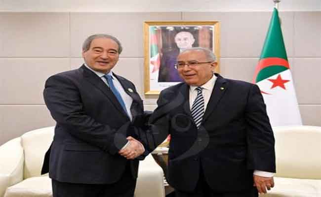 لعمامرة يجري محادثات ثنائية مع نظيره السوري