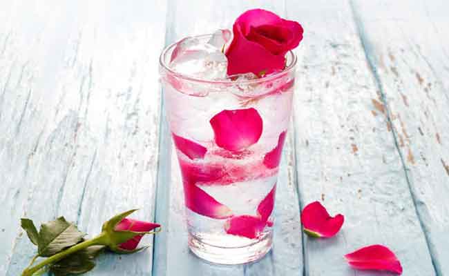 لماذا يجب أن تواظبوا على شرب ماء الورد؟