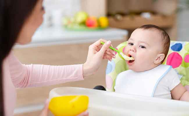 هل تريدين تقديم الزبادي لطفلكِ؟ اليكِ المعلومات التي يجب أن تعرفيها…