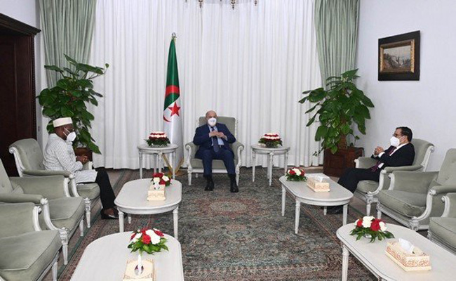 السفير الغيني يطلب من الرئيس تبون المساهمة في ضمان “فترة انتقالية ناجحة وهادئة” في بلاده