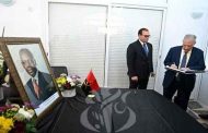 توقيع قوجيل نيابة عن تبون على سجل التعازي في وفاة الرئيس السابق دوس سانتوسبمقر سفارة أنغولا بالجزائر