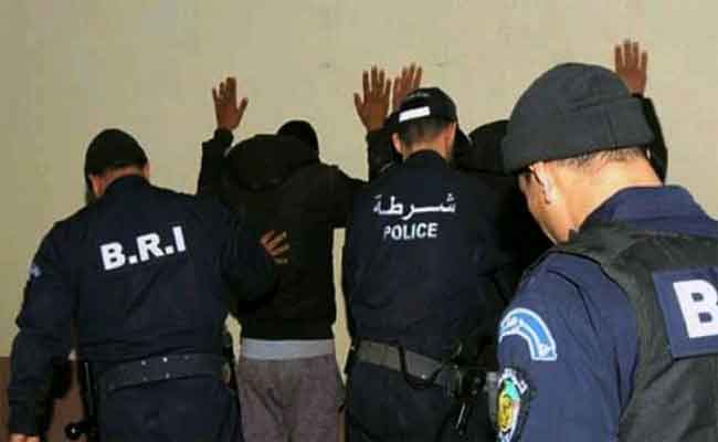 وضع حد لنشاط شبكة إجرامية متكونة من رعيتين ماليتين تحترف التزوير ببومرداس