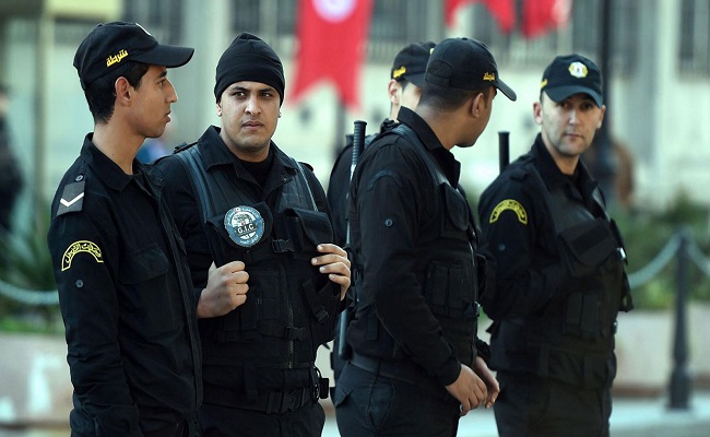 مناوشات بين متظاهرين والأمن التونسي