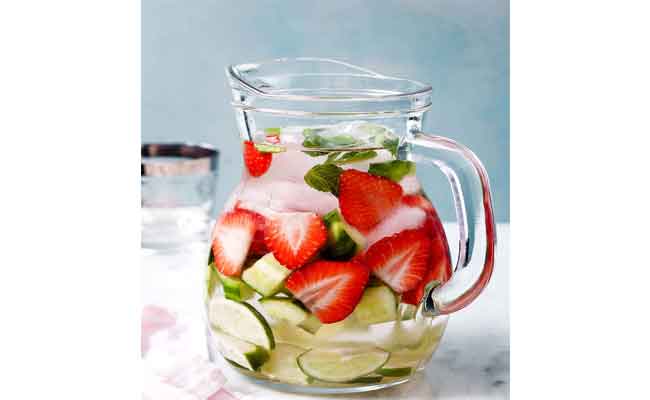 4 وصفات مياه للديتوكس مذهلة ومنعشة!