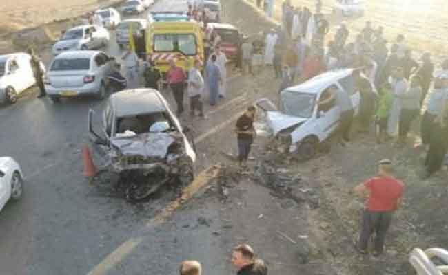 اصطدام بين سيارتين يخلف قتيلين وجريحين بعين الدفلى