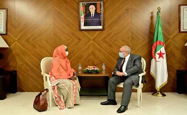 استقبال لعمامرة للسفيرة الجديدة لنيجيريا بالجزائر