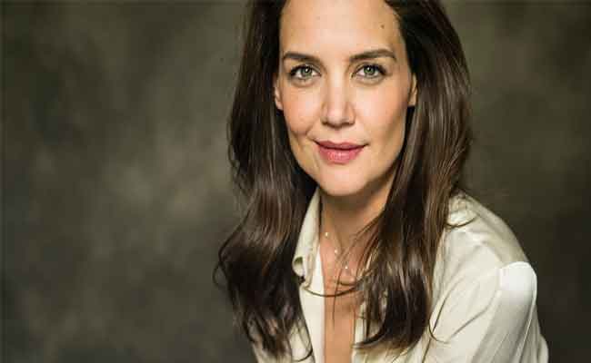 كاتي هولمز توقع “وحدنا سويا” تمثيلا وكتابة واخراجا…