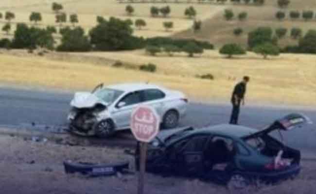 اصطدام سيارتين يخلف مقتل 5 أشخاص ومصابين  بتيارات