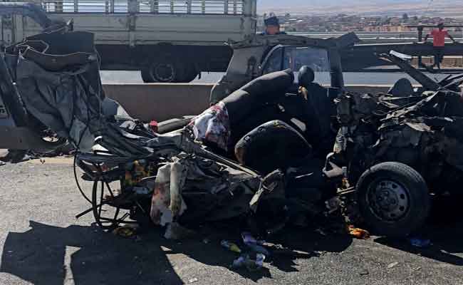 اصطدام سيارة بشاحنة يخلف مصرع 4 أشخاص وإصابة امرأة بعين الدفلى