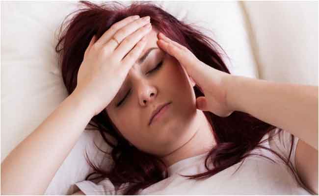 صداع الكيتو…شرّ لا بدّ منه عند اتّباع هذا الدايت؟