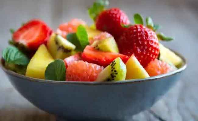 أي فواكه تُعتبر كمية الكربوهيدرات فيها منخفضة؟