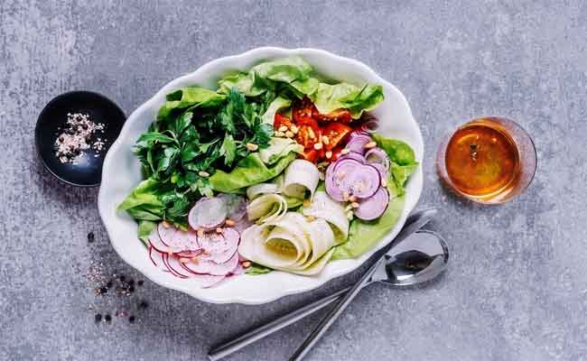 صداع الكيتو…شرّ لا بدّ منه عند اتّباع هذا الدايت؟