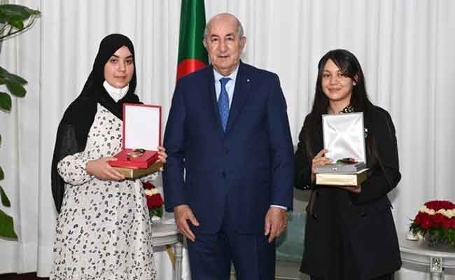 تكريم رئيس الجمهورية للمتفوقتين الأولى والثانية وطنيا في بكالوريا 2022