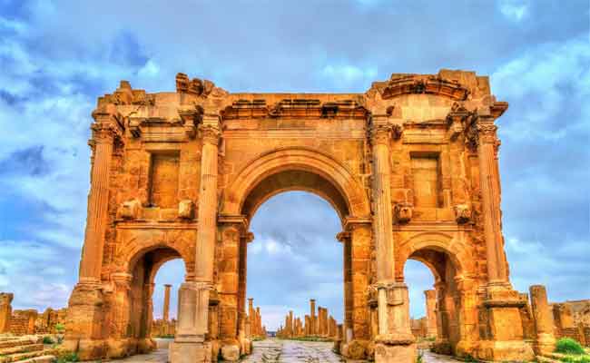 ثلة من نجوم الأغنية الجزائرية في ثالث ليالي تيمقاد الدولي ال42 بباتنة…